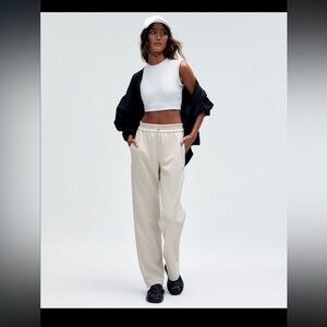 Lululemon ribbed softstreme pant 32’